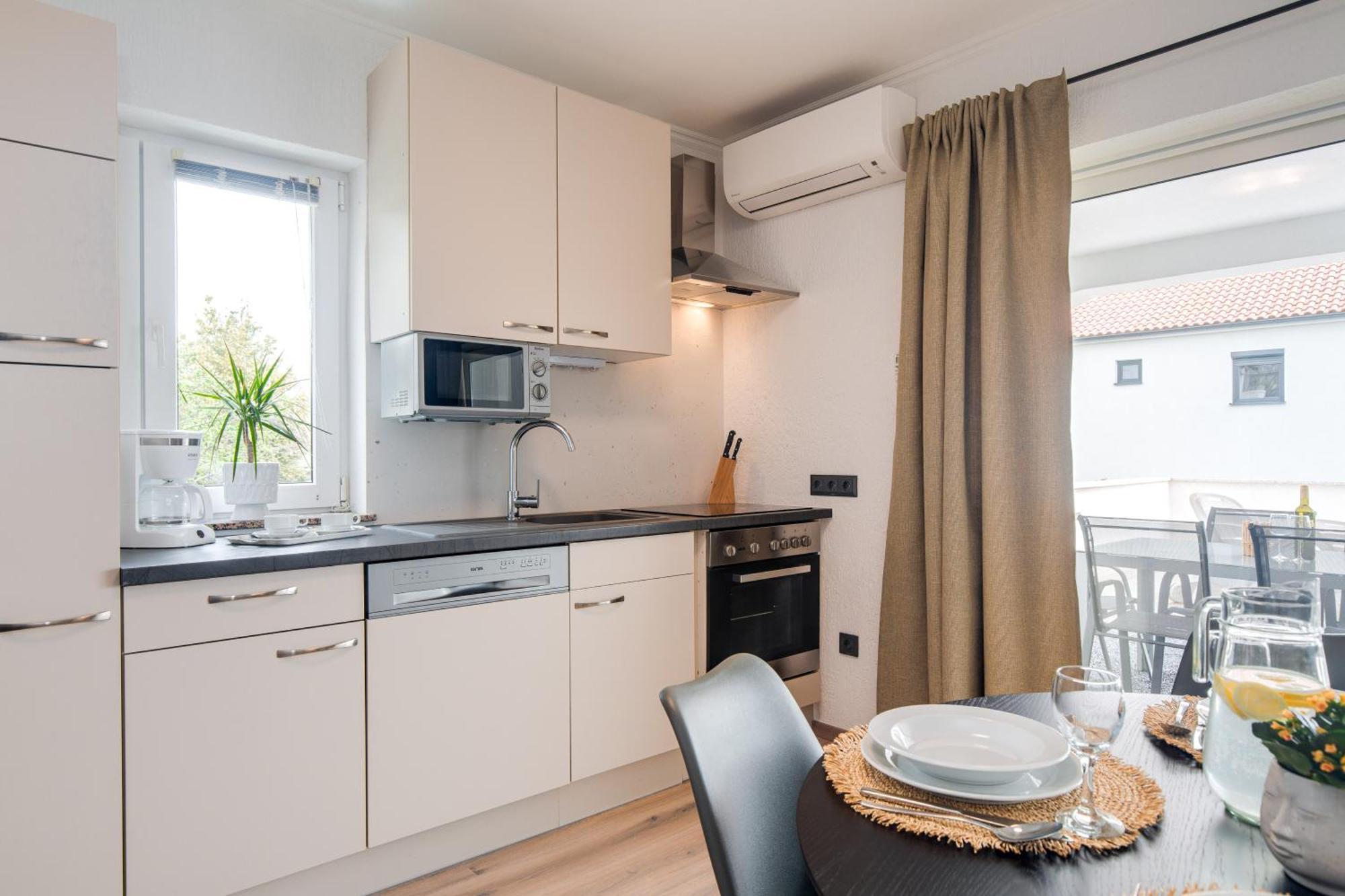Apartment House Lijan Krk Town Esterno foto