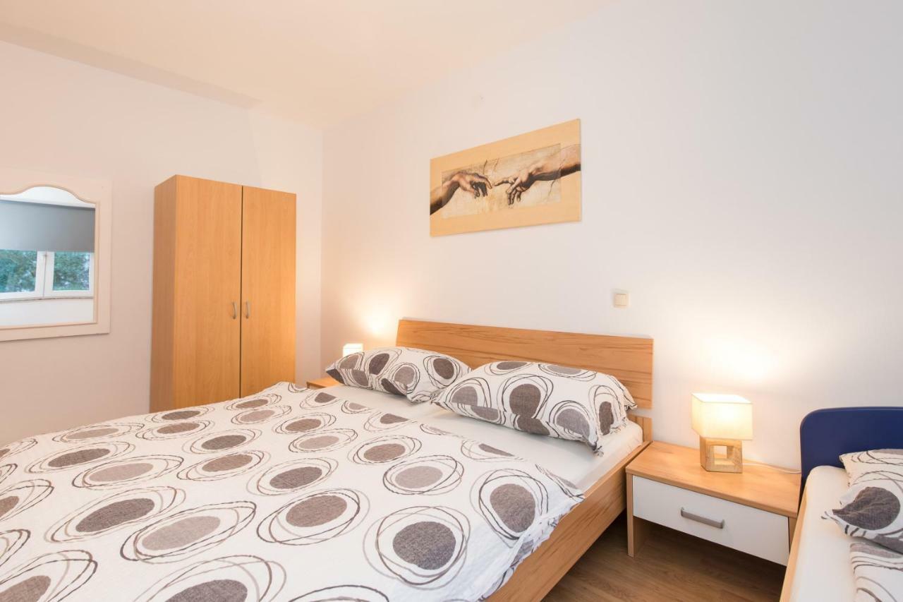 Apartment House Lijan Krk Town Esterno foto